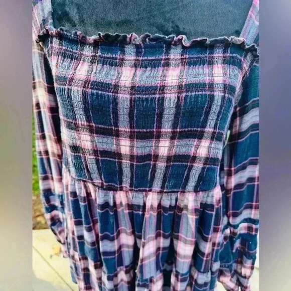 Torrid plus size navy plaid top smocking tiered crochet insert on sleeve size 1 - Picture 5 of 9